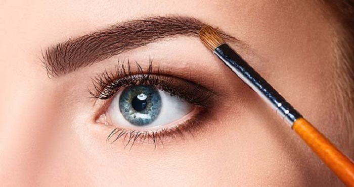 What Are The MakeUp Trends For 2020_Defined Eyebrows