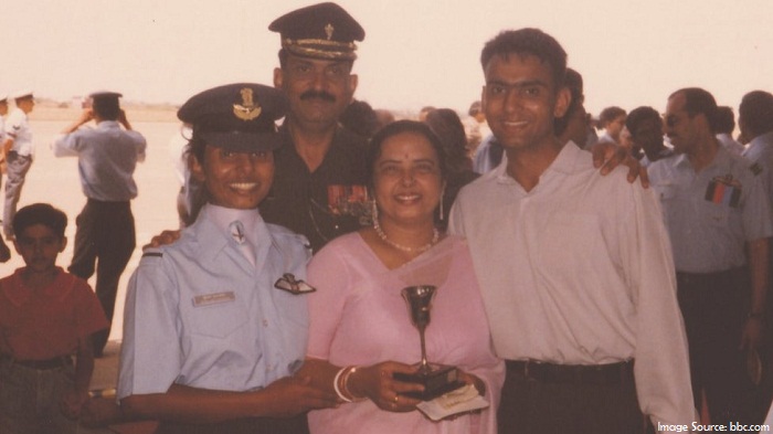 Gunjan Saxena – The First Female Fighter Pilot of Kargil War Success Story_5