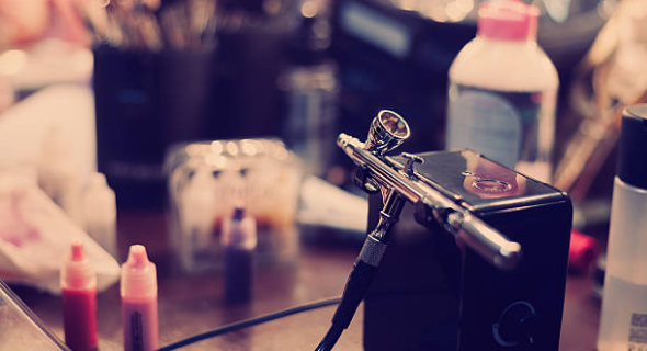 How To Apply Airbrush Makeup At Home For Yourself_1